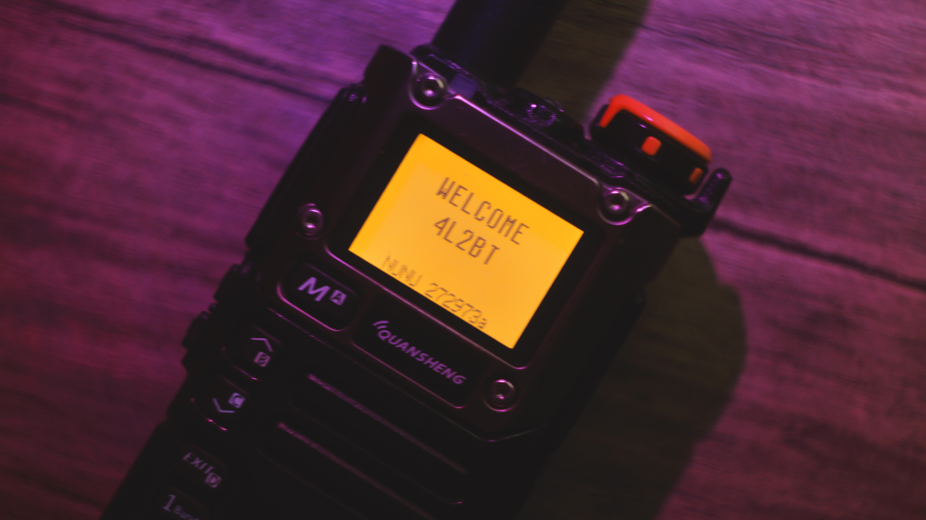 Quansheng UV-K6 booting up with custom firmware and displaying a welcome to 4L2BT